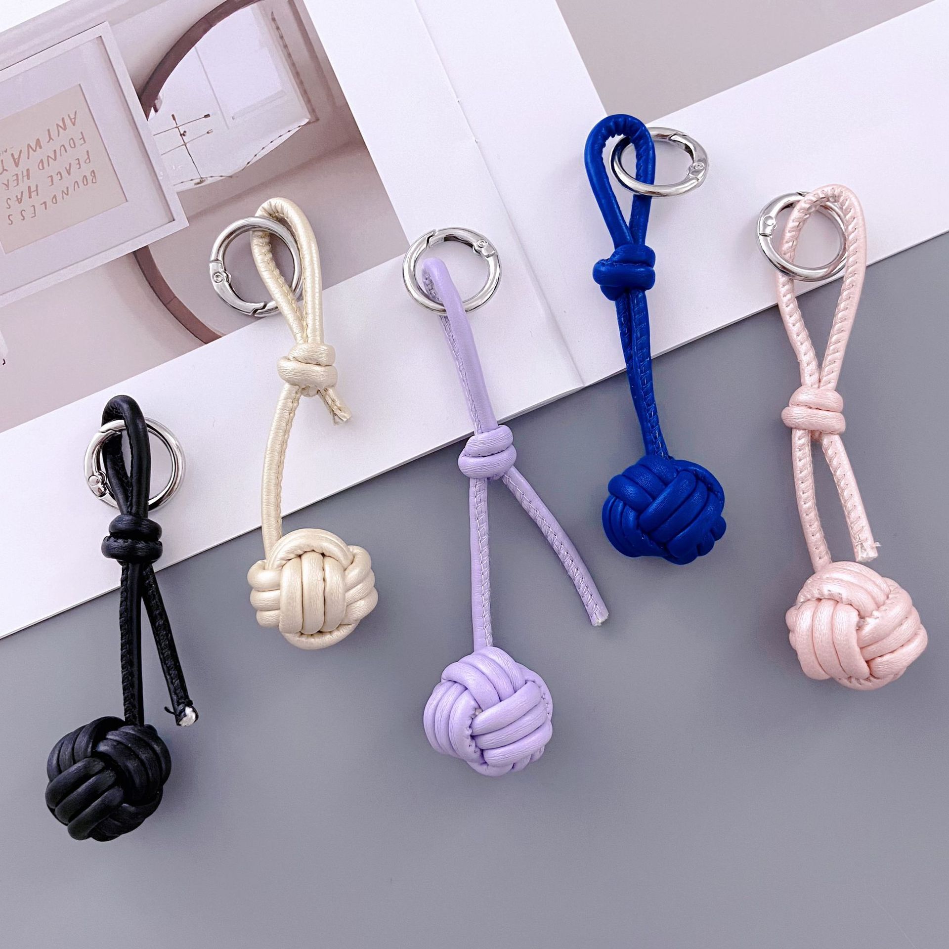 Pendentif pour sac, style Hara - Luxury Japanese Bags Brands avis et prix
